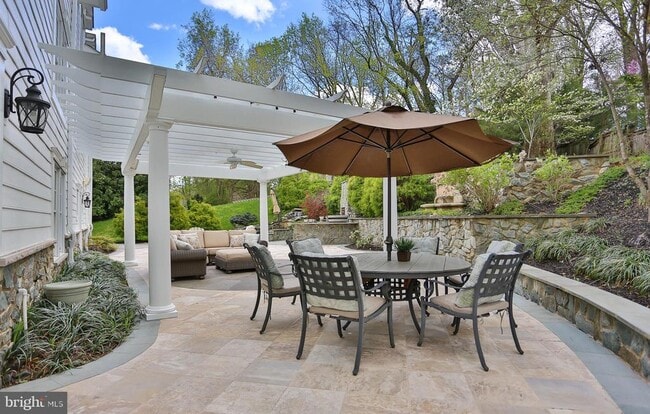 Building Photo - 6329 Linway Terrace