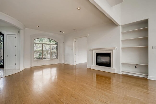 Building Photo - 2800 Waymaker Way