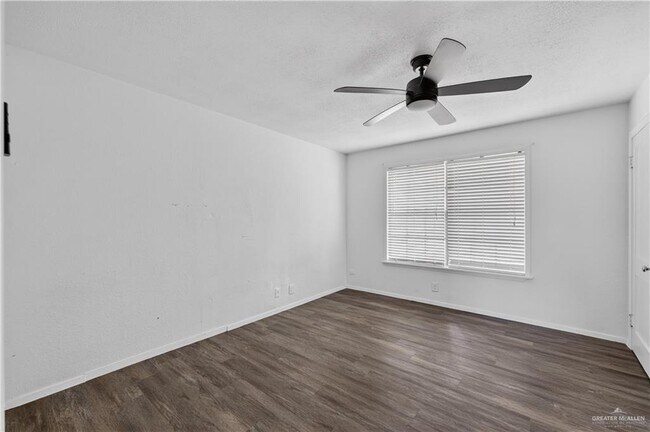 Building Photo - 20 Quince Ave