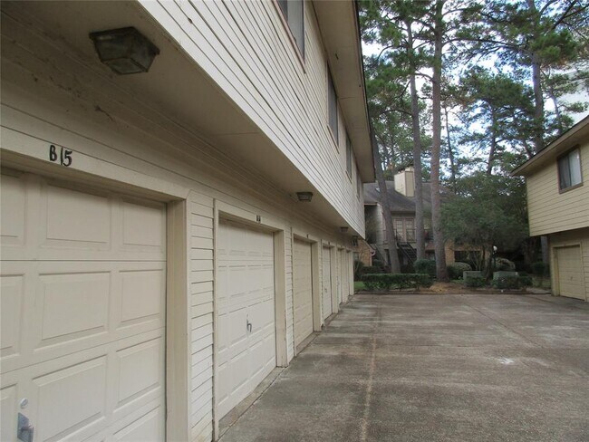 Building Photo - 16800 Sugar Pine Dr