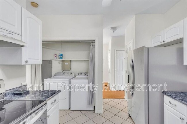 Building Photo - 635 E Henry St