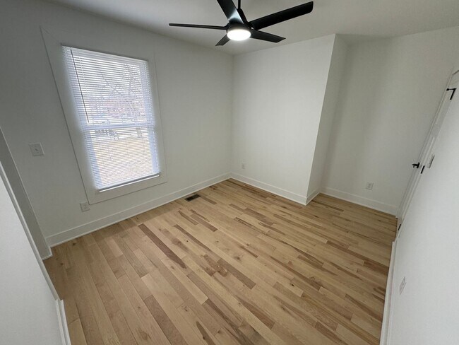 Building Photo - 2 Bedroom - Weiland Park