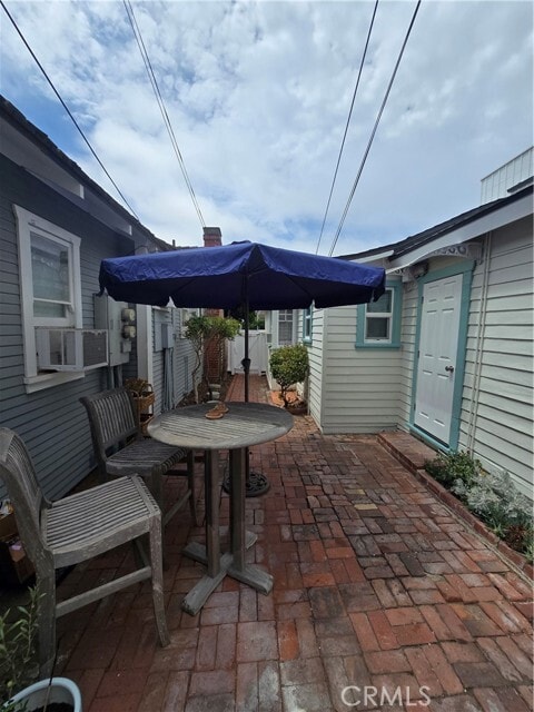 Building Photo - 122 Apolena Ave