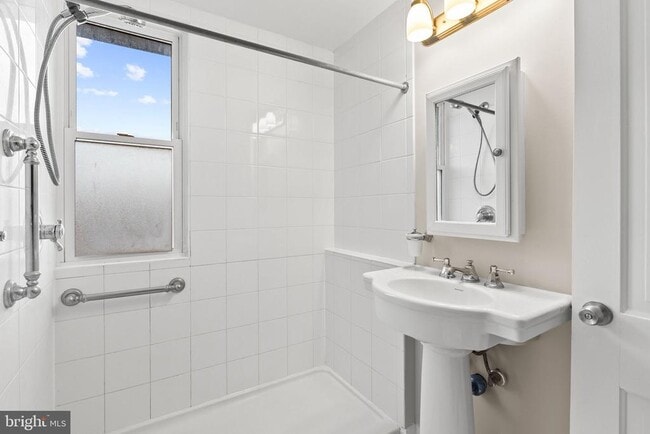 Building Photo - 10512 Warfield St