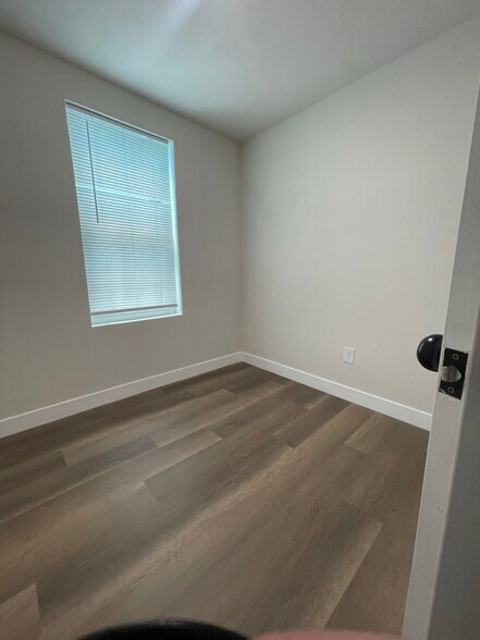 Building Photo - 220 N Pinto St
