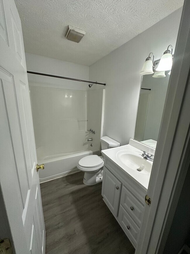 Building Photo - COMING SOON! **Charming 3 Bedroom, 2 Bath ...