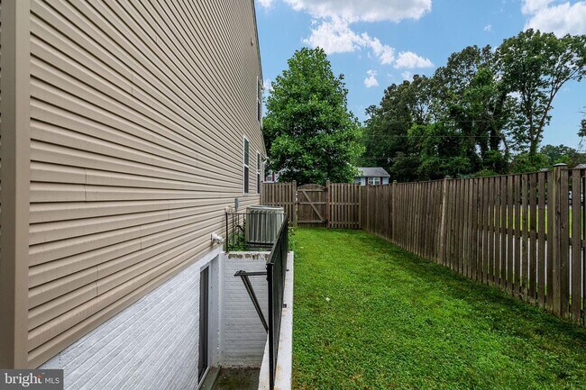 Building Photo - 132B Pineview Ave