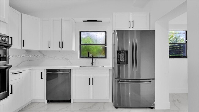Building Photo - 2413 Gulfstream Ln