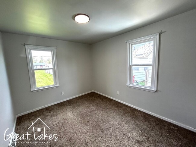 Building Photo - Beautiful 2 Bedroom 1 Bathroom now available for rent