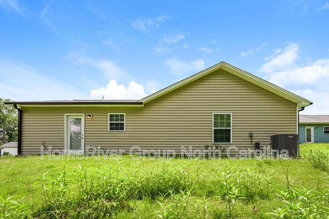 Building Photo - 2808 Carrollwood Dr