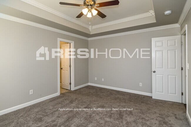 Building Photo - NEWLY RENOVATED HOME--1 MONTH FREE!!