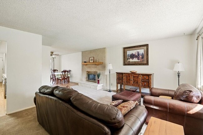 Building Photo - 901 3 Fountains Dr