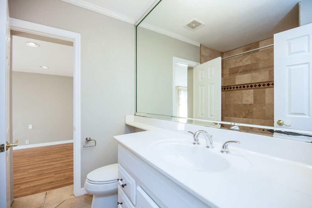 Building Photo - 10907 Meadow Lark Cove Dr