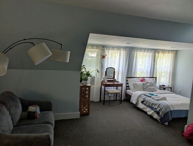 Building Photo - Charming 3-Bedroom, 3-Bathroom Home