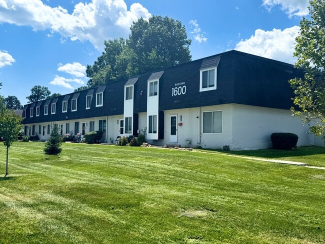 Primary Photo - Windsor Forest Townhomes