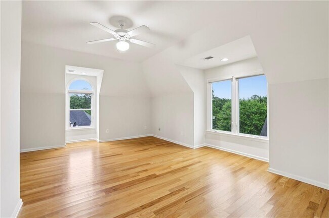 Building Photo - 2503 Regency Lake Dr