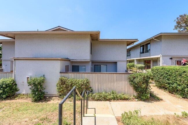 Building Photo - Amazing, Quiet University City Condo For Rent