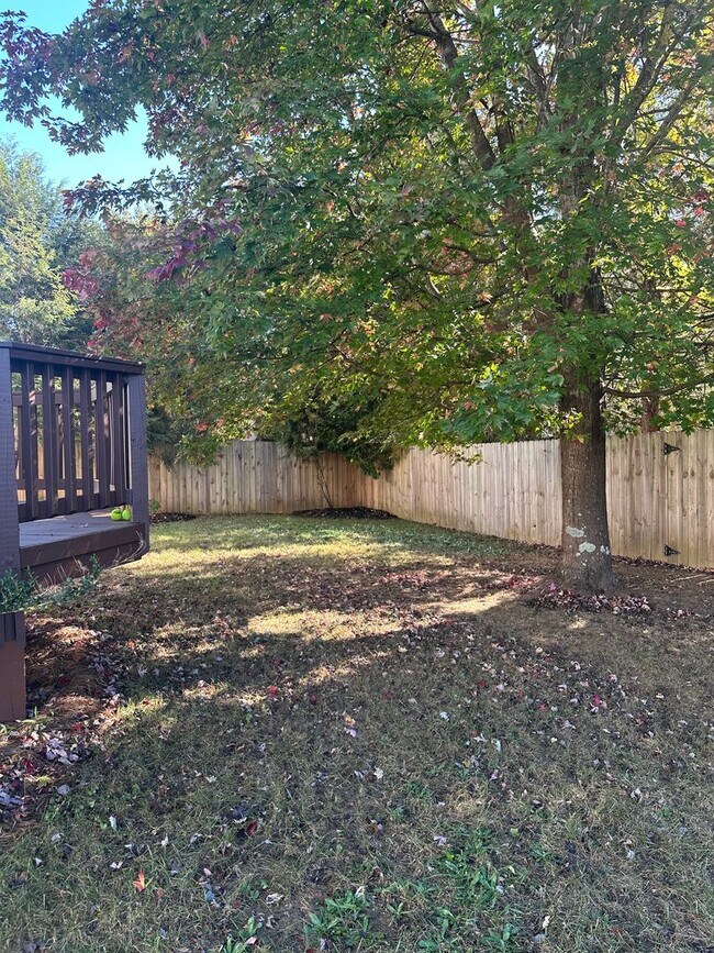 Building Photo - Prime Location, Five Forks! Lease only