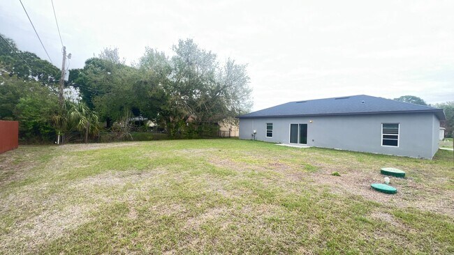 Building Photo - Beautiful 3 Bedroom, 2 Bathroom Home in Palm Bay!!