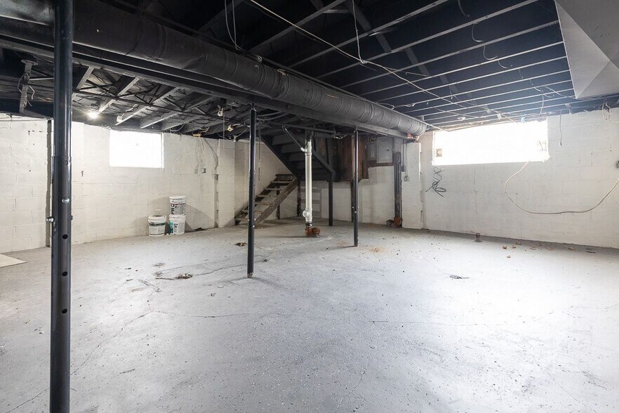 Building Photo - 15051 Wildemere St