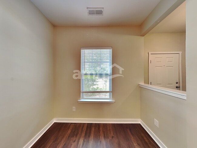Building Photo - 4940 Ballantine Dr