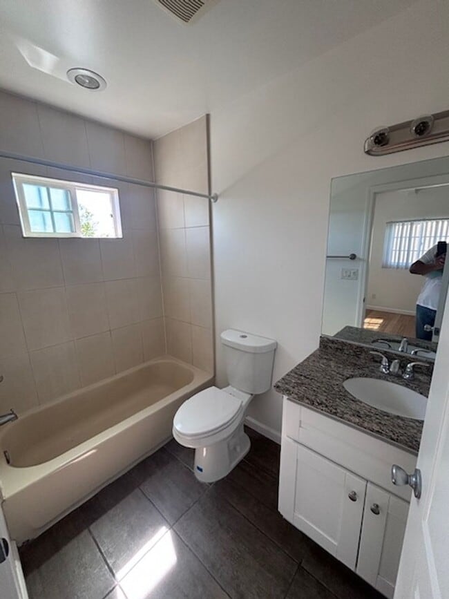 Building Photo - Welcome to 1828 Montrose St, located in the vibrant city of Los Angeles