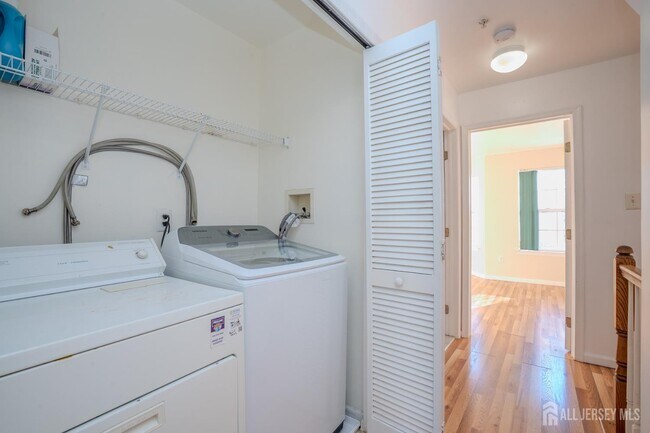 Building Photo - 1603 Blossom Cir