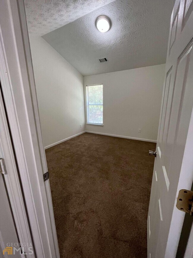 Building Photo - 1320 Gates Cir SE