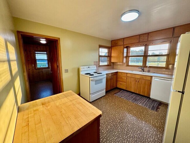 Building Photo - 3 bedroom Home, Buchanan, Country Setting