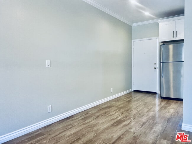 Building Photo - 4349 Cahuenga Blvd