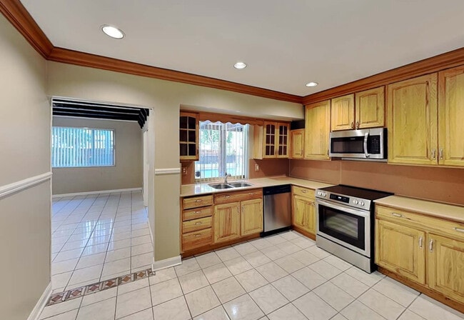 Building Photo - 5537 Primrose Ln