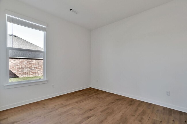 Building Photo - Brand-New 4 Bedroom in Siloam Springs! 3-C...