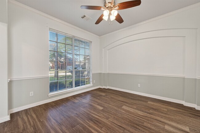 Building Photo - 23730 River Pl Dr