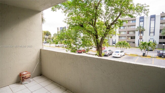 Building Photo - 10090 NW 80th Ct