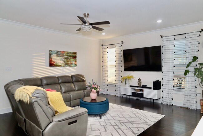 Building Photo - 5906 Sterlingworth Dr