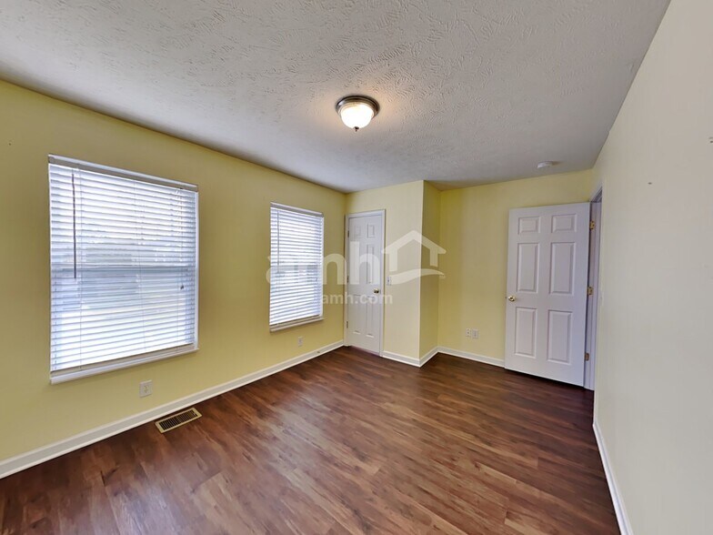 Building Photo - 4179 Longfellow Dr