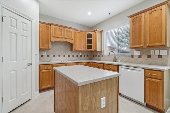 Building Photo - 12611 Brookfield Park