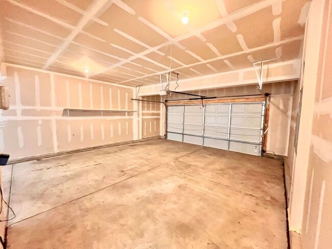 Building Photo - Spacious 3 Bedroom, 2.5 Bathroom Just South of Loveland