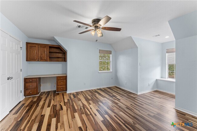 Building Photo - 1060 Great Oaks Dr