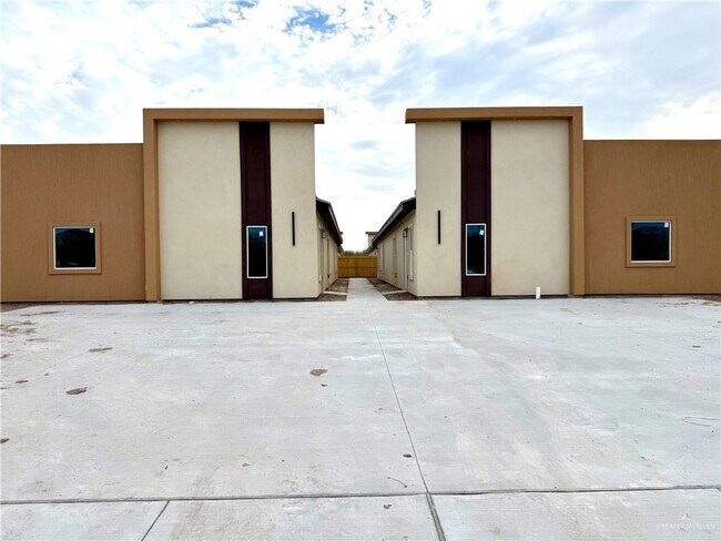 Building Photo - 15 West Dr