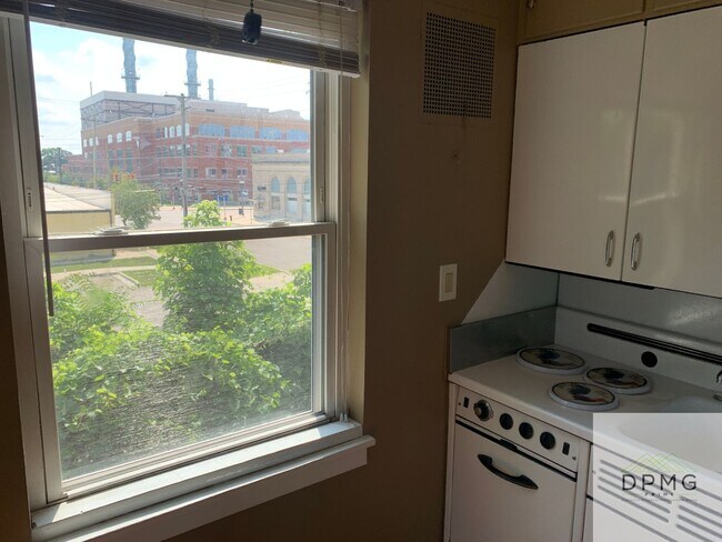 Building Photo - 124 W South St