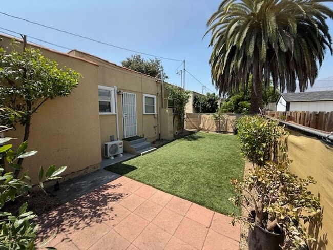 Building Photo - Newly Updated Cottage - Fenced Backyard, 1...