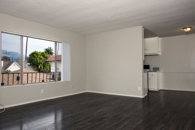 Building Photo - 1132 Rosedale Ave