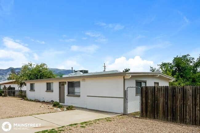 Building Photo - 3232 E STALLION LN, TUCSON, AZ 85739
