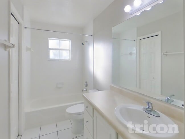 Building Photo - 2342 Sweetwater Blvd