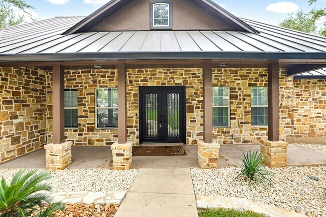 Building Photo - 17006 Silverwood Dr