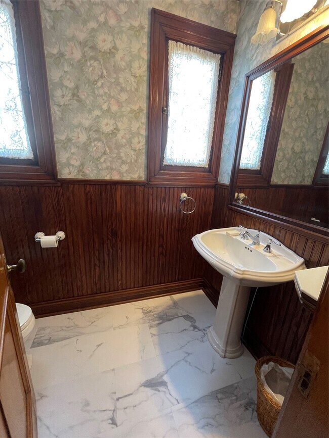 Building Photo - 68 Front St