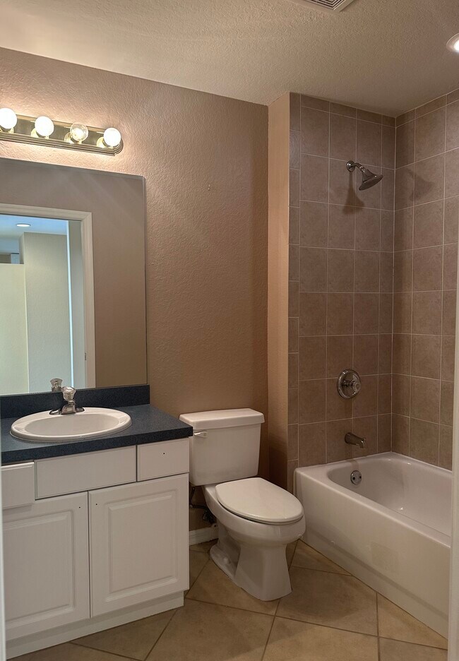 Building Photo - 1235 Saxony Cir