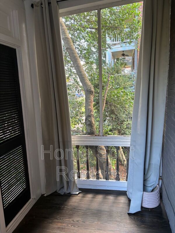 Building Photo - 8 Collier Rd NW