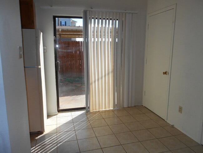 Building Photo - Cute 2/1 - Great area close to TTU!